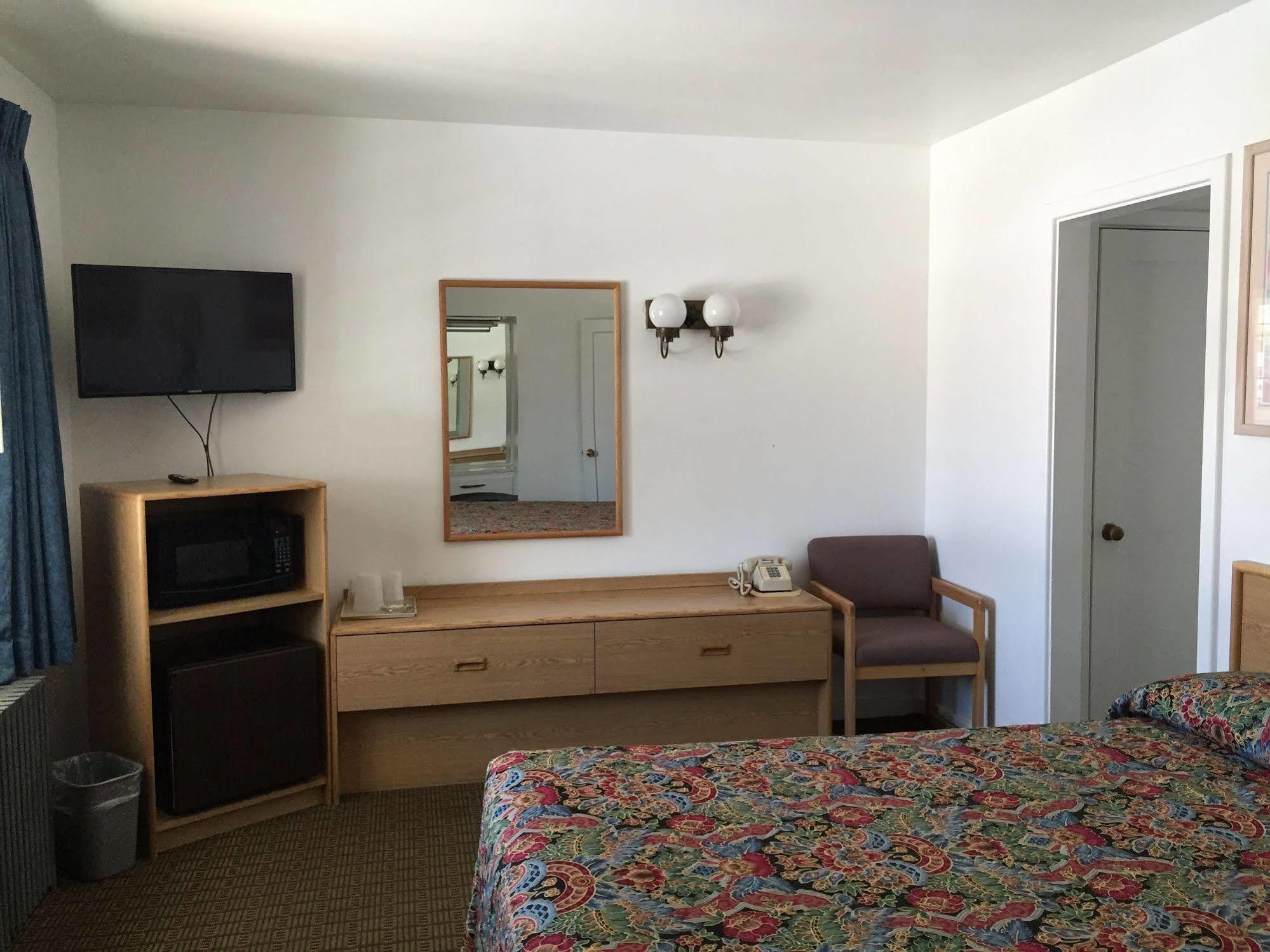 Centre Motel Элко Экстерьер фото
