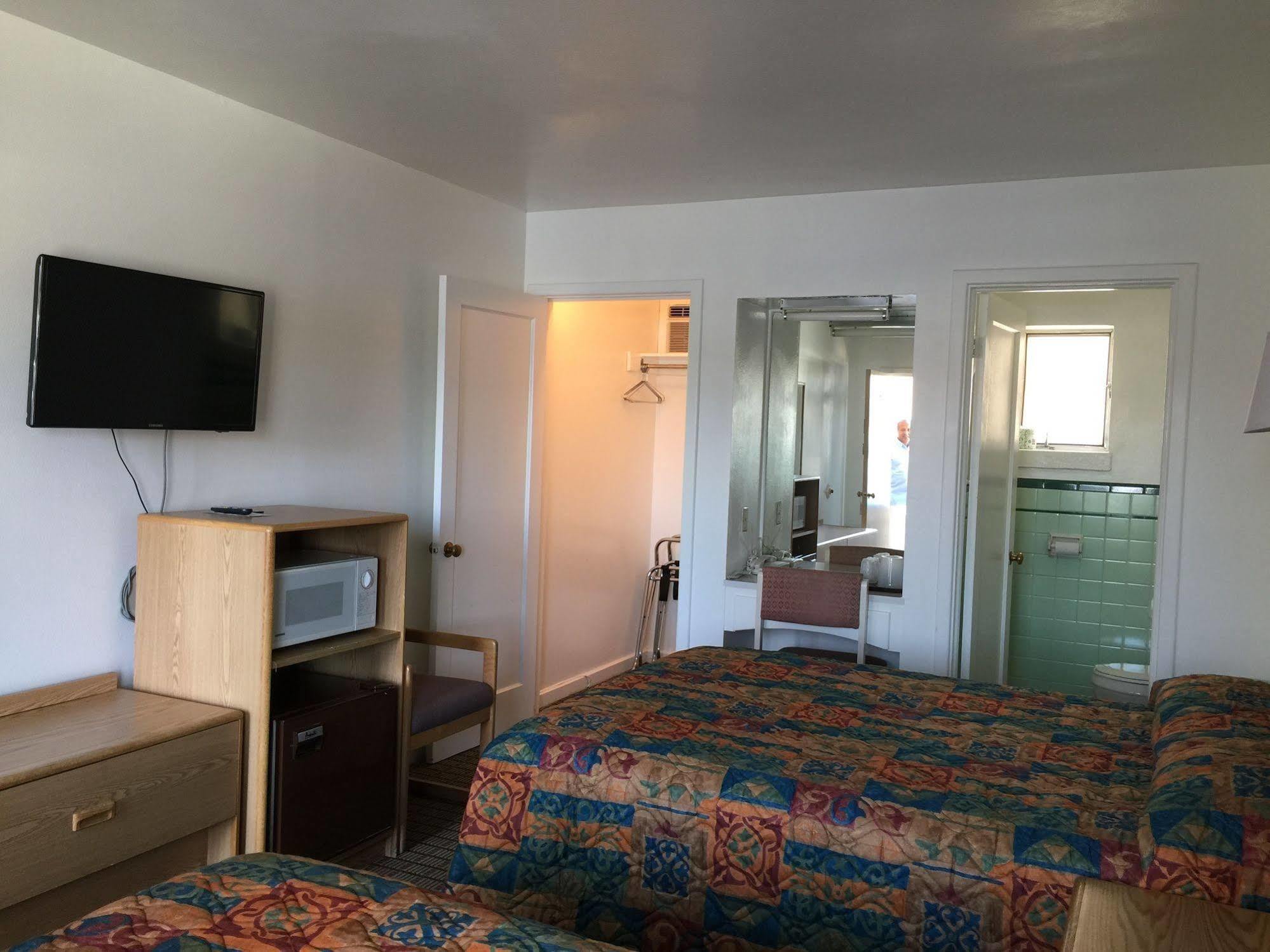 Centre Motel Элко Экстерьер фото