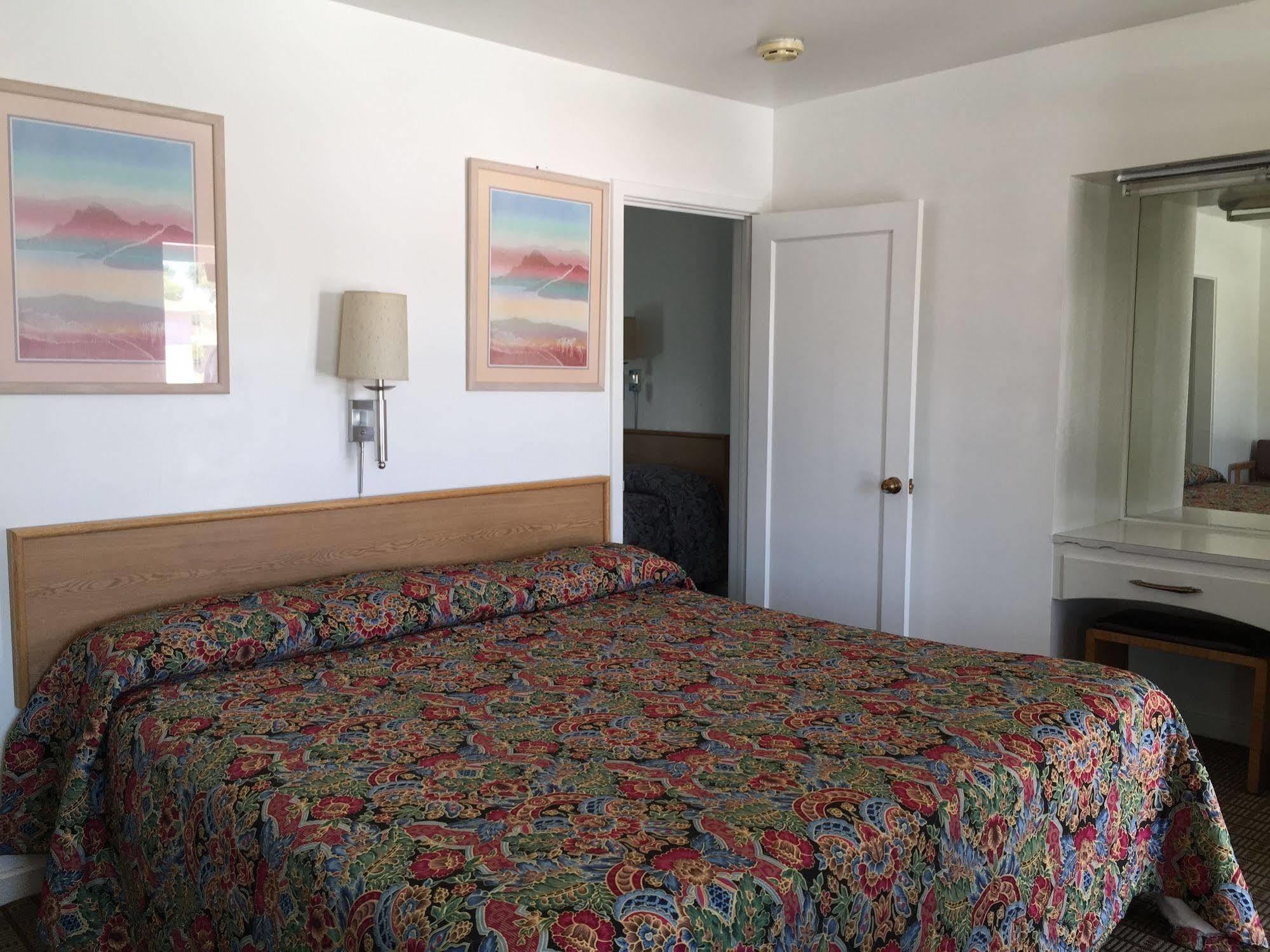 Centre Motel Элко Экстерьер фото